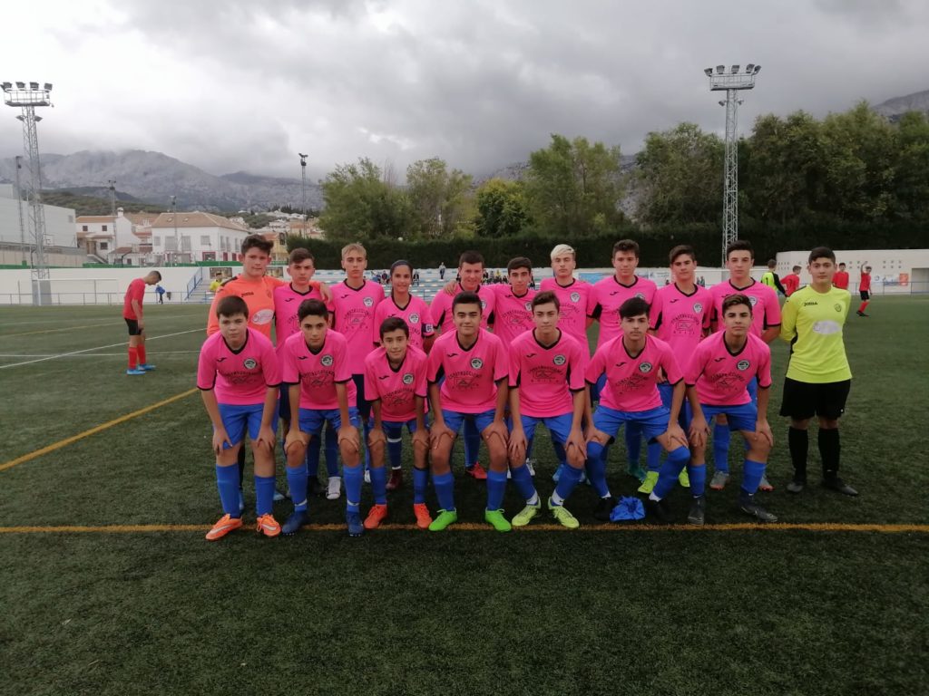 El equipo cadete se solidariza contra el cáncer de mama.